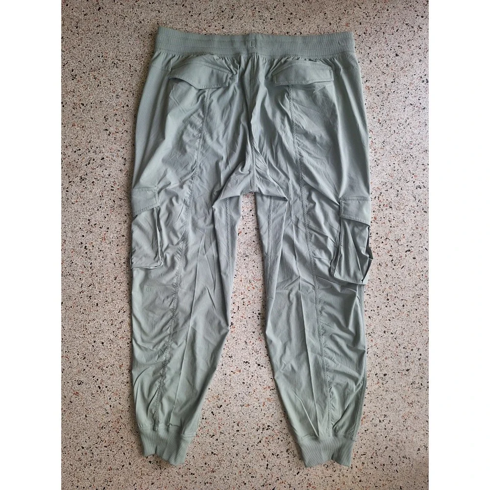 Lululemon Dance Studio Relaxed Fit Mid-Rise Cargo Jogger